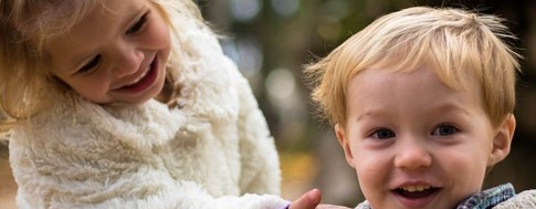 Grands-parents passant du temps avec leurs petits-enfants